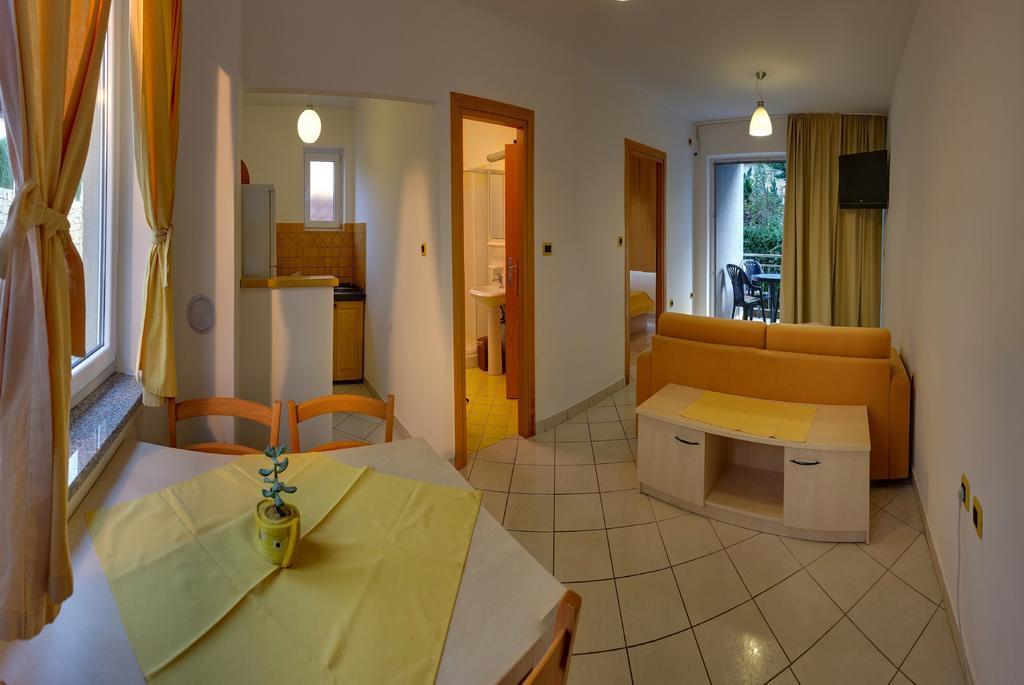 Vis A Vis Apartments 바슈카 객실 사진